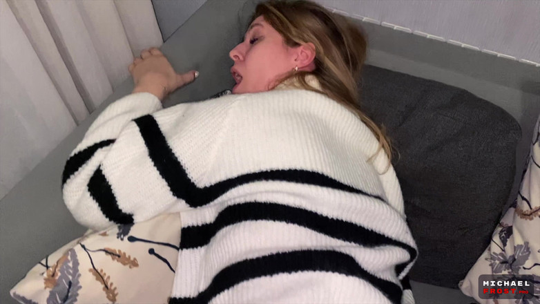 Michael Frost Pro: 和自己的继妹从屁股到嘴巴