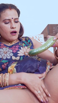 Indian Hot Bhabhi Masturbate Her Wet Pussy