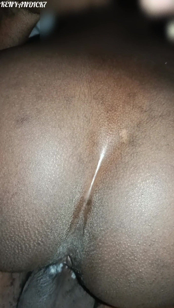 Kenyan Dick: Het creampie kenyansk ebenholtsbrud slår hårt efter att ha besökt...