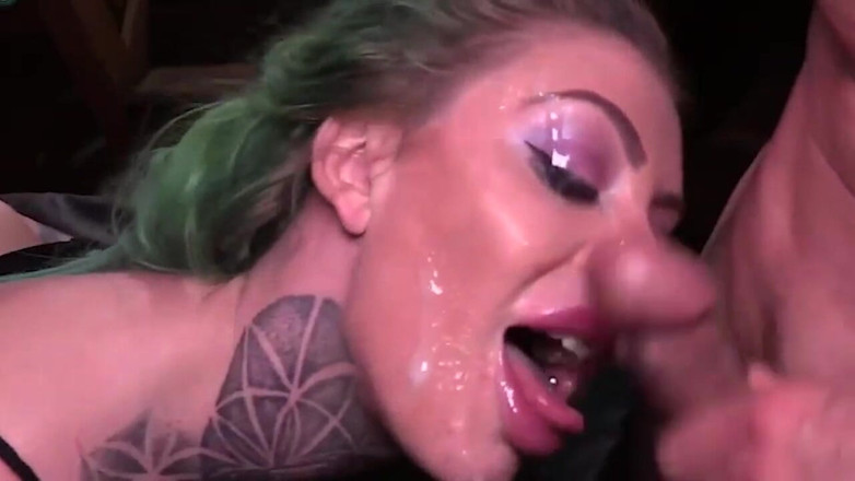 Creampie Clinic: Britské děvky creampie bez kondomu Chov Gangfuck