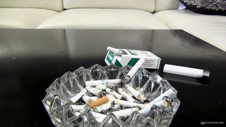 Boys Smoking: Patrick e austin fumano