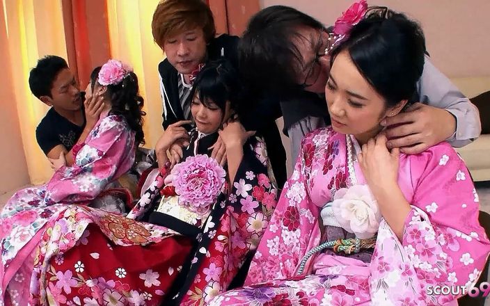 Full porn collection: Orgie japoneză rară cu trei adolescente drăguțe jav cu pizdă...