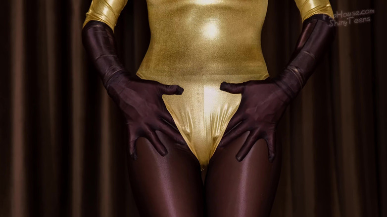 Shiny teens: 870 Collant in spandex marrone lucido ed un body dorato