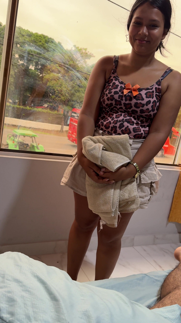 EMY_AND_JONH: Elle adore me sauter dessus pendant que tout le monde...