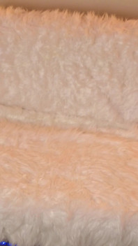 Sexy blonďatá milfka masturbuje sama doma