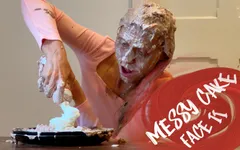 Rörigt cake face ii (wam sploshing cake)