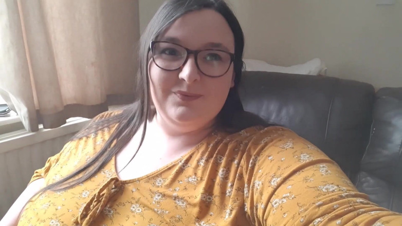 SSBBWLadyBrads: สาวอวบอ้วนเกมเมอร์ใส่กางเกงหนังรัดรูป โชว์หน้าท้องใหญ่