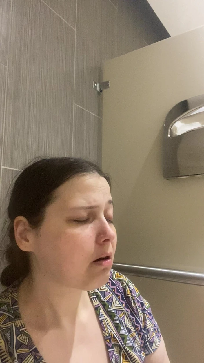 MissChrystalline: Orgasm in the Bathroom Stall
