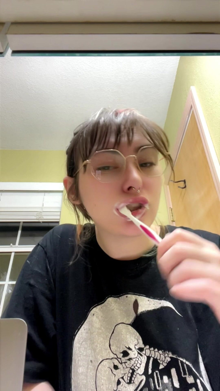 Mushroombitchx: 내 이빨을 닦아