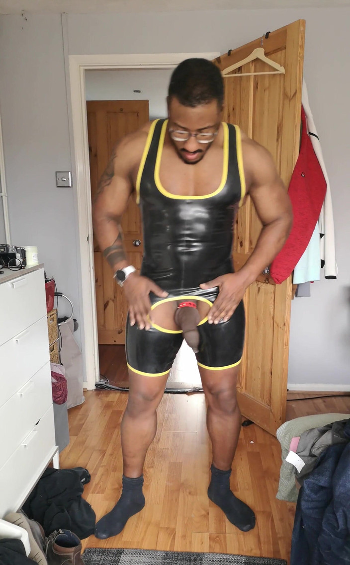 Amadeus: Я люблю цей новий гумовий костюм, який я отримав від регулювання, це дуже приємно, оскільки ви можете бачити зараз час, щоб зносити