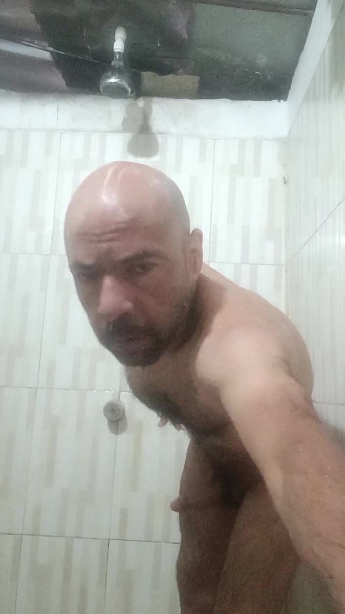 Jhonbahh: Ga mee om te douchen