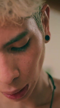 Hot Slim Twink Magic C szarpanie jego wielki twink kutas dużo grubej spermy i smaczne precum tutaj