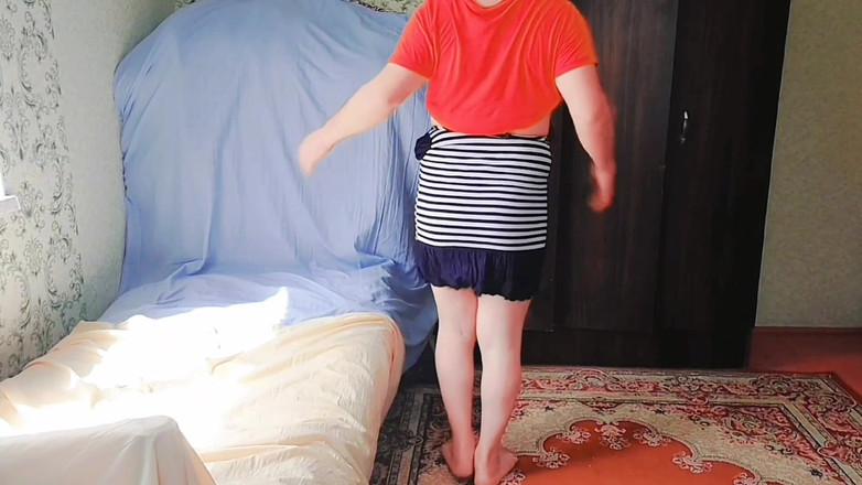 Kitty_Cross: 可爱的娘娘腔用彩色棒棒糖摆姿势并微笑