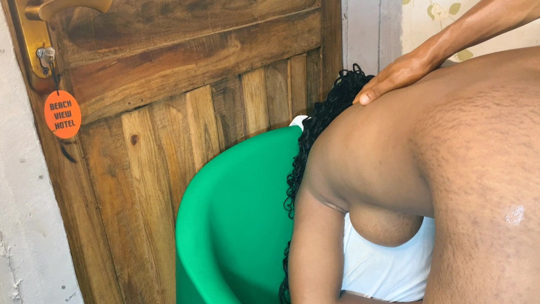 Chubbysquirter69: Dobre Os Móveis De Quatro Para Fazê-la Gemer Para Ir...