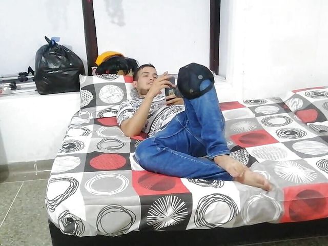 My Stepbrother Takes Advantage of the Fact That We Are Alone and Takes the Opportunity to Touch Me and I Squirt All Over His Fac (Losamateur)