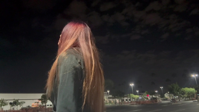 Artemisia Love: Italiana con capelli lunghi fuma fuori a tarda notte fuma