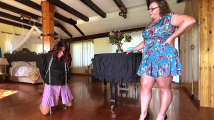 Mistress April: April, maîtresse dominatrice - sissyfication
