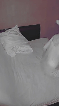 Otrogen fru inseminerad av ung granne sent på kvällen