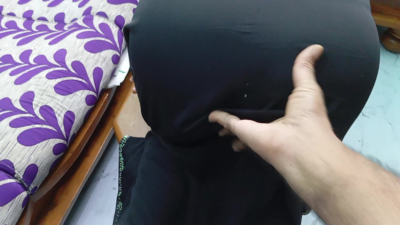 Sumahomesex: Мусульманська дружина в хіджабі трахається вдома