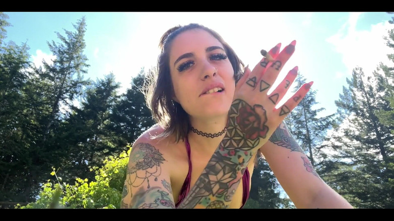 Pearlsage: Поклонение курящей богине Микробикини