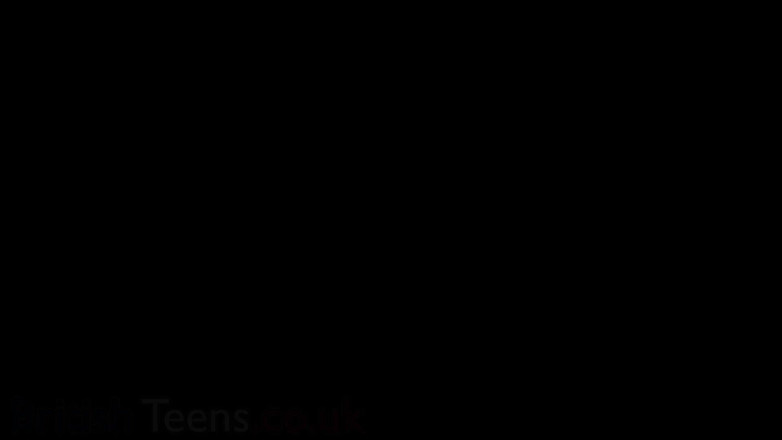 British Teens: 18살 여친이 낯선 을 빨고 삼키는 걸 지켜보는 POV