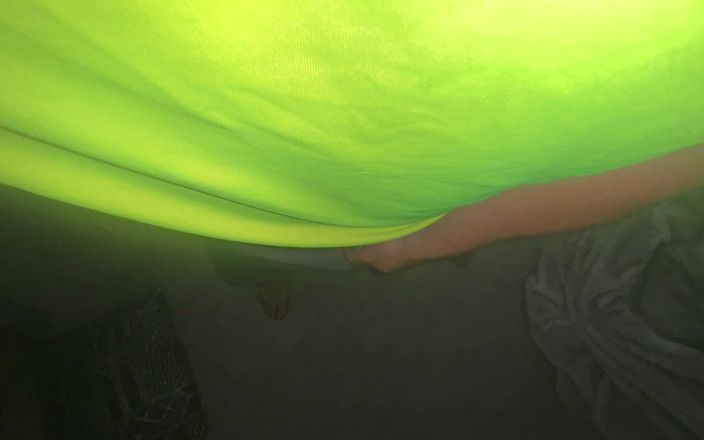 Dick Pants: Graue shorts, helles hemd