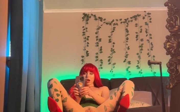Haysel: Poison Ivy Cosplay Anal Fuck