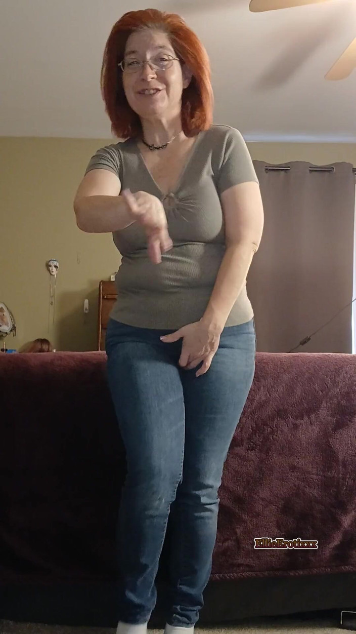 Elianna: Spread Pussy Spraying Your Face