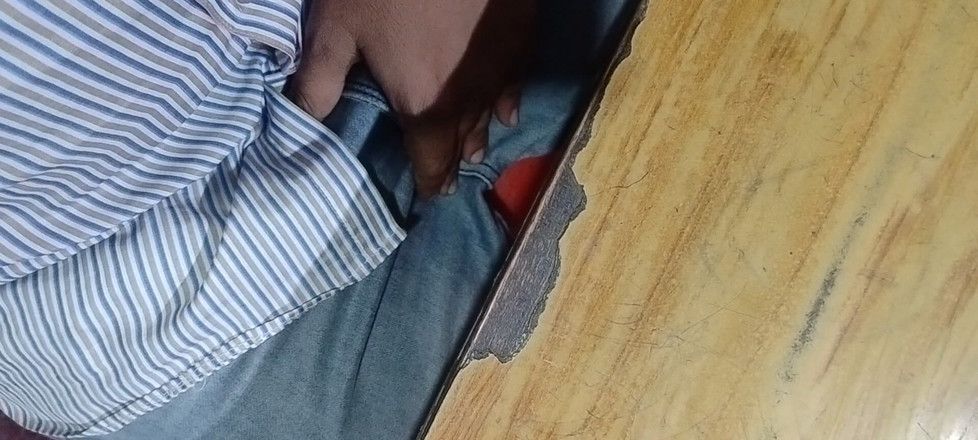 Ronit: Indyjski młody nauczyciel robi masterbating w swoim centrum coachingu Nagle...