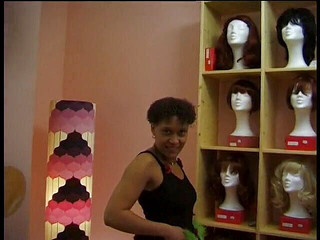 Lucky Cooch: 乌木辣妹换衣服