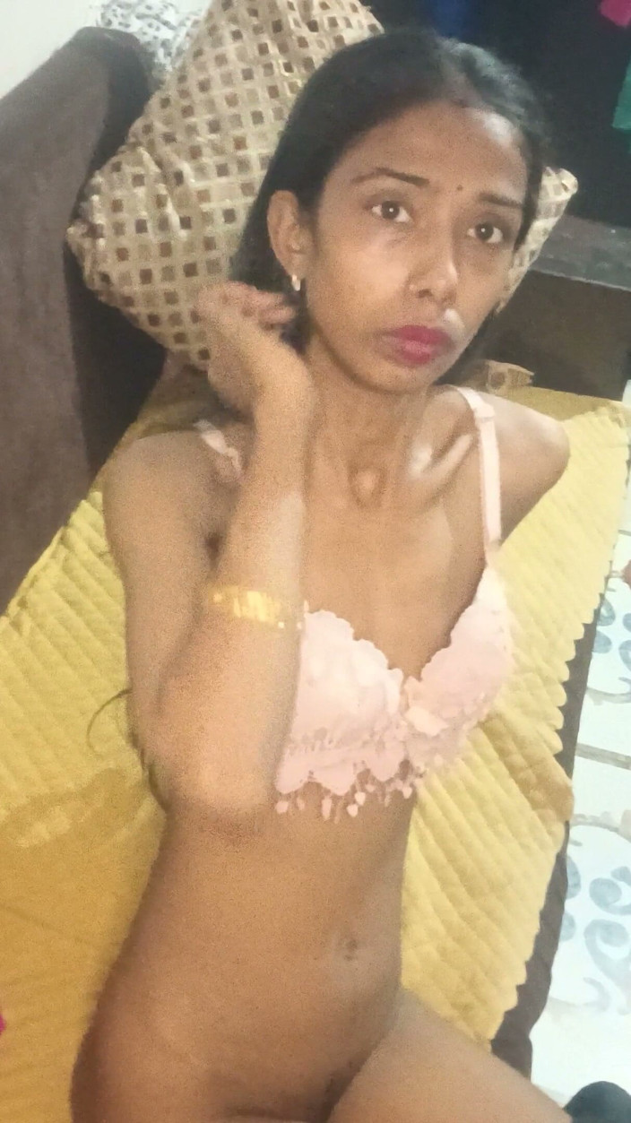 Truefuker: Bố dượng Desi địt em mạnh và bất ngờ lớn