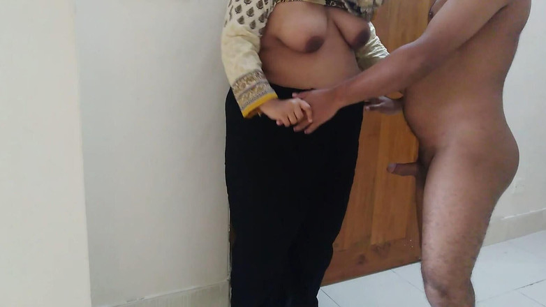 Aria Mia: 18 jahre alt, sexy zimmermädchen mit dickem arsch wird am...