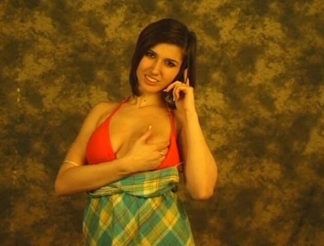 Flash Model Amateurs: アマチュア幅は彼女のおっぱいに油をさし、彼女の猫と遊ぶ
