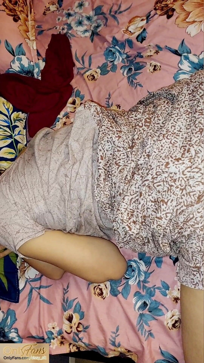 Sissy and hotwife: Masturbate on Stepsister