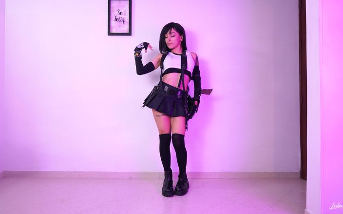 Leela Moon: Tifa lockhart khiêu vũ một cách gợi cảm, lắc lư...