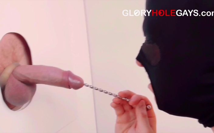 Gloryholegays: 19 岁学生在寻欢洞尝试珠子探空棒 - 多次高潮