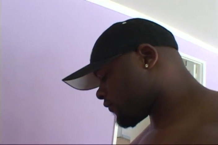 Black Sinner: Sexy blonde slet geneukt door grote zwarte lul