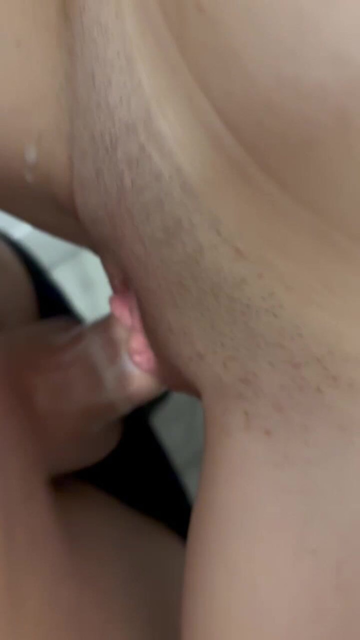 SoftLoveDuo: 洗衣店里的继姐发生了关系