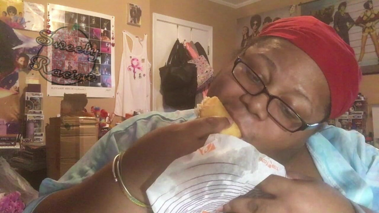 Sweety Racine: SSBBW Eats a Snack