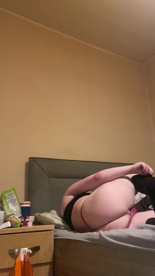 Ava Maxwell: エヴァ・マクスウェルは犯されることを熱心に空想していたので、この率直なビデオではパンティー姿で来ました