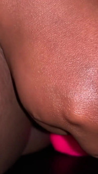 Naughtymochaa lagi asik muasin dirinya sendiri pakai dildo