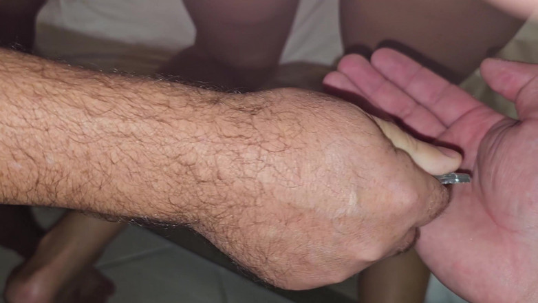 Casada Liberada griffin: Cuckold-ul meu a pus lubrifiant pe penisul mâncătorului ca să-mi...