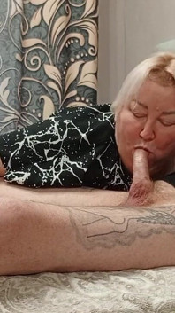 सौतेली मम्मी से शाम की लंड चुसाई और वीर्य निगलना
