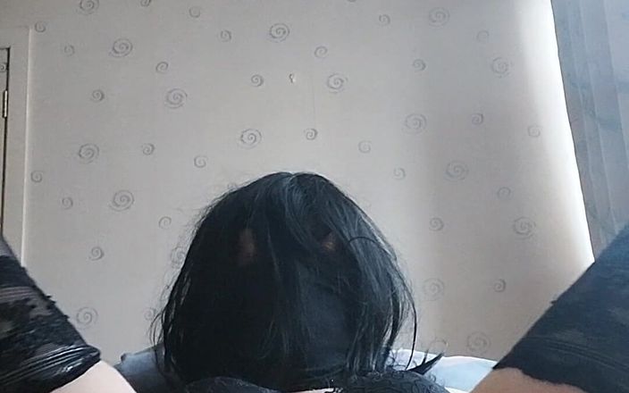 Cindy Belfast: Efeminat dop ejaculează în lenjerie