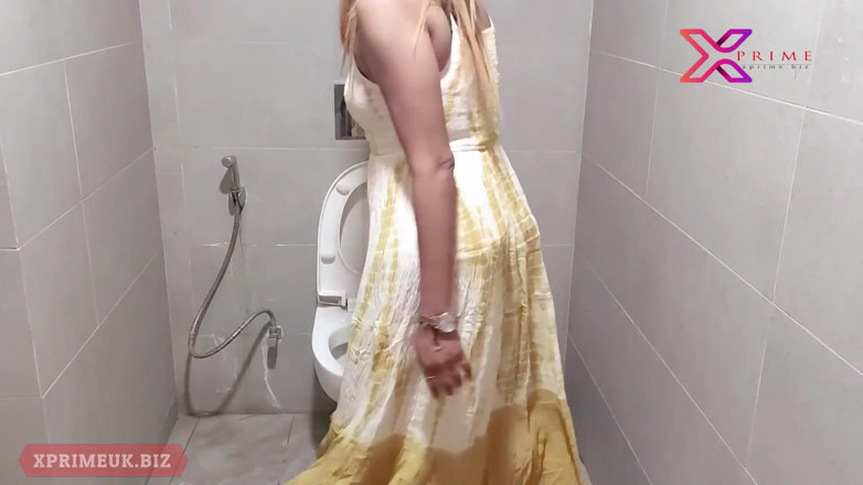 Indian Erotica: Моя збуджена зведена сестра дивиться порно