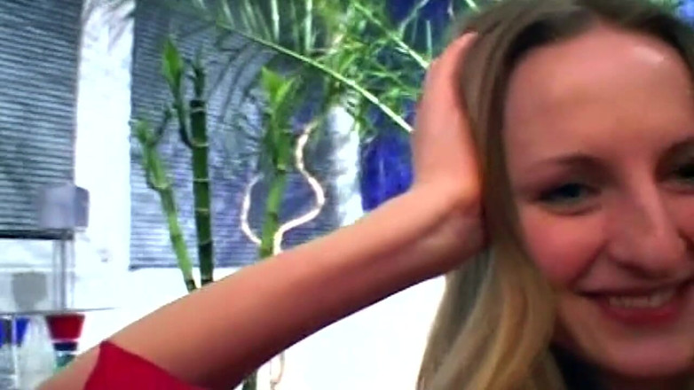 Onlyxfans: Blonde Babe Gets Fingered Deep in Steamy Couch Session