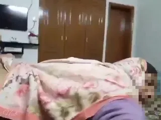 Mucama de tienda india engañando en perrito anal con propietario en su habitación