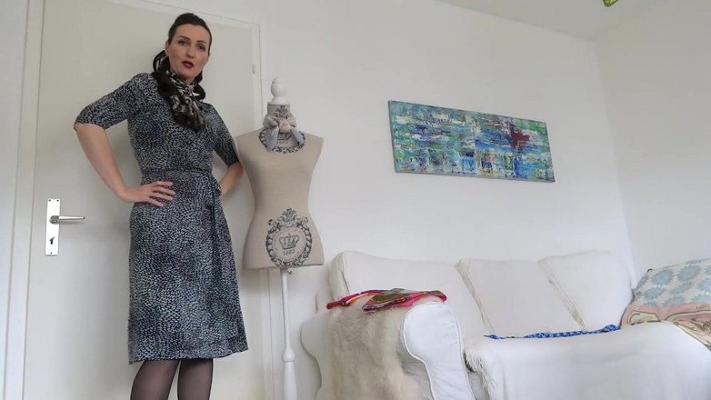 Lady Victoria Valente: Сьогодні ми практикуємо зав'язування шовкових шарфів