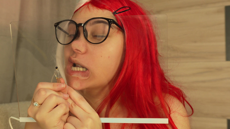 AmayaMori: Liten POV -jätteinna pressar mot glaset