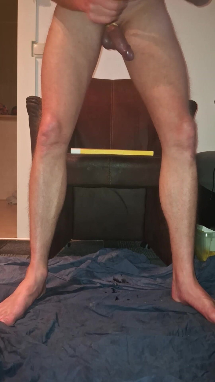 NoFace Twink X: Homosexual sexy cu picioare frumoase călărește vibratorul și are orgasm cu...